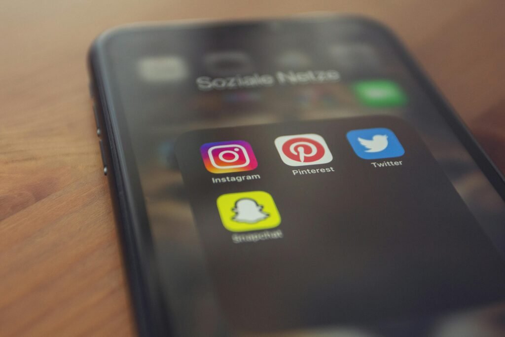 The Evolution of Social Media: A Journey from Past to Future 5 Social media evolution